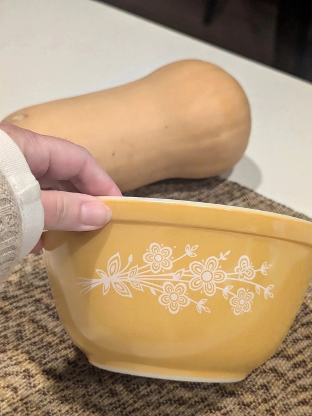 Pyrex Butterfly Gold #402 Mixing Bowl Yellow & White